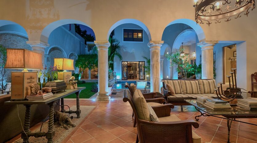 Casa La Perlita - Large Luxury Colonial in Centro