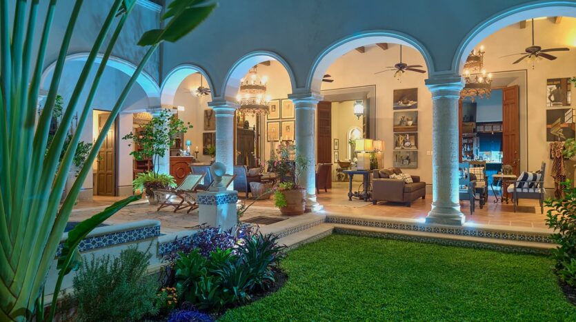 Casa La Perlita - Large Luxury Colonial in Centro